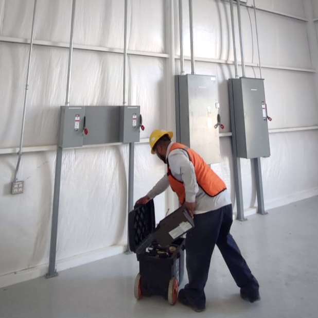 Remodelación de sala de entrenamiento y fachada en planta BRP